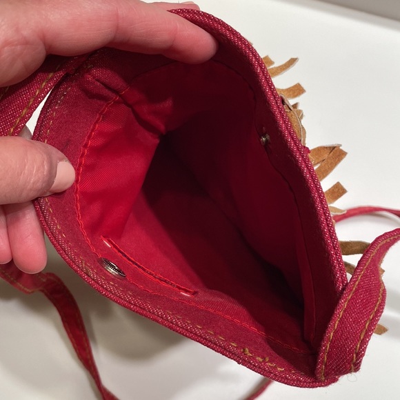 Small Red Denim w Suede Fringe & Embroidered Flower Crossbody Shoulder Bag NWOT - Picture 5 of 16